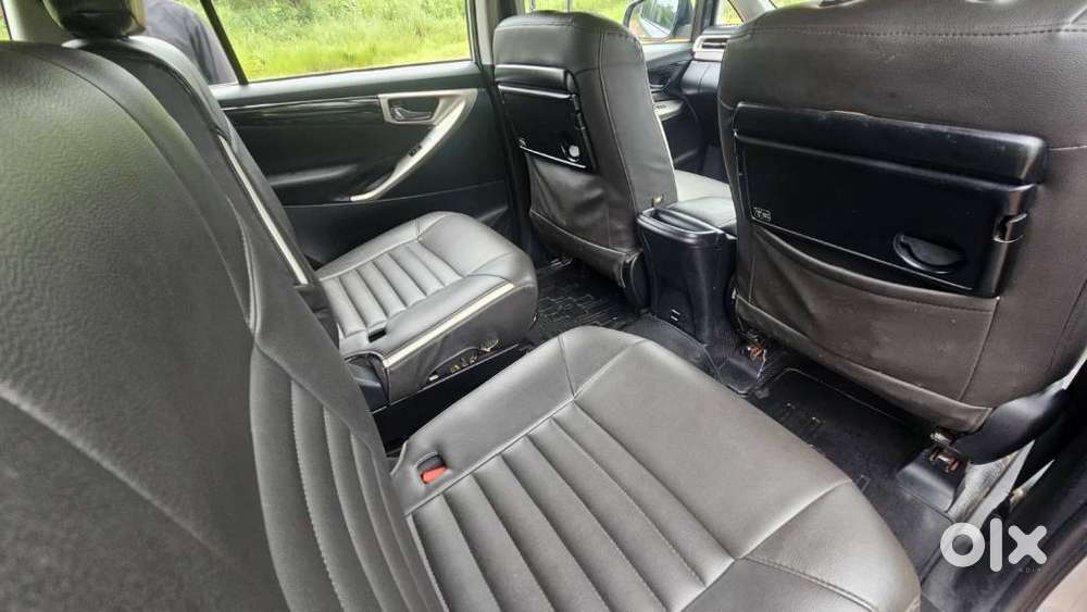 Toyota Innova Crysta 2.7v Mt, 2017, Diesel