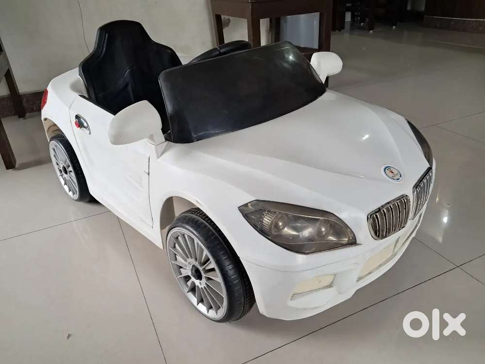 Kids electric car with remote - Photo 1