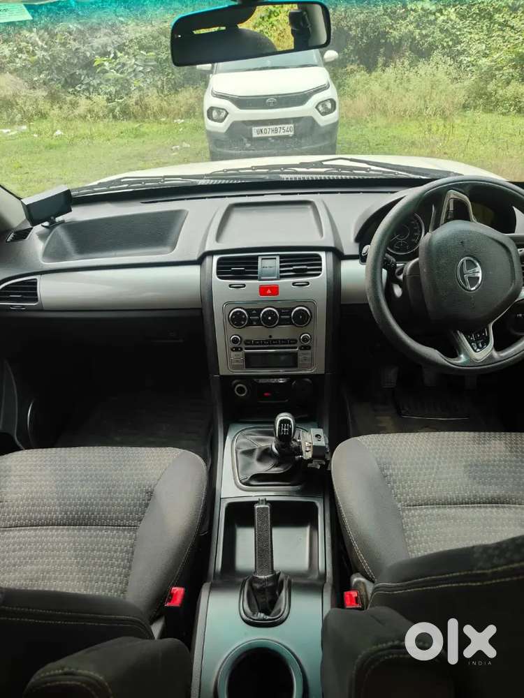 Tata Safari Storme 2015
