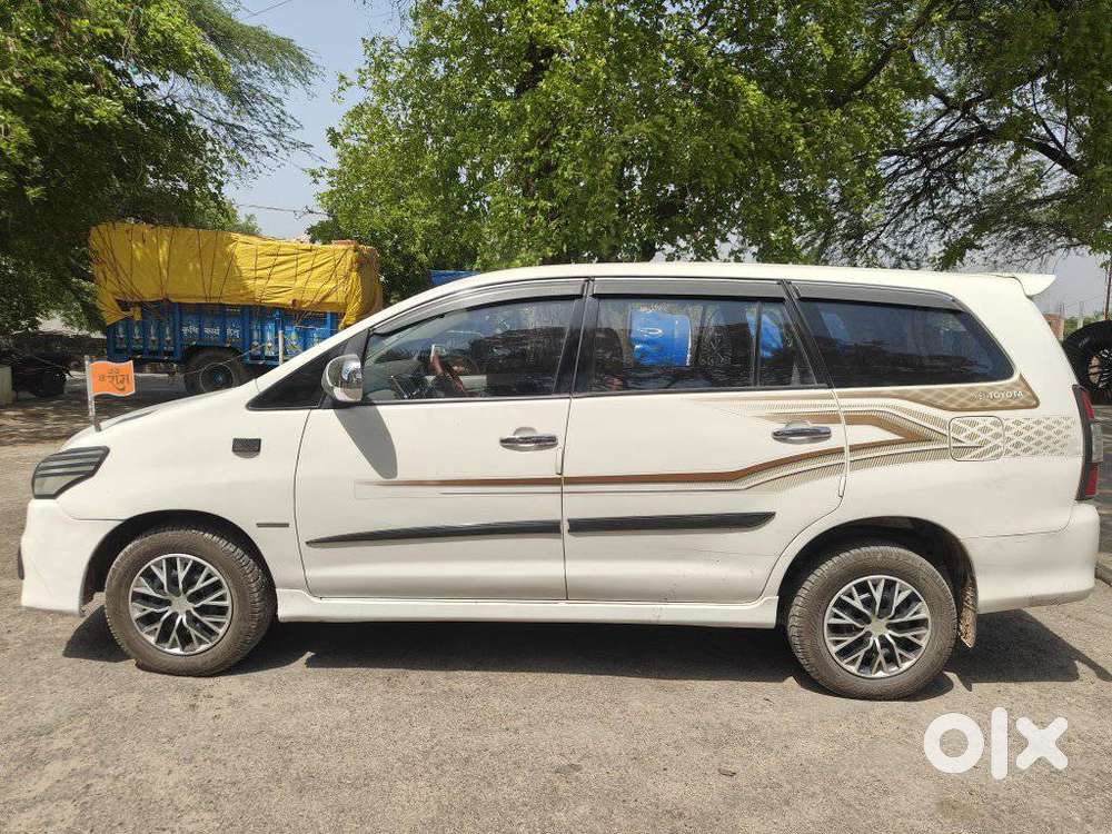 Toyota Innova 2.5 G (diesel) 8 Seater, 2014, Diesel