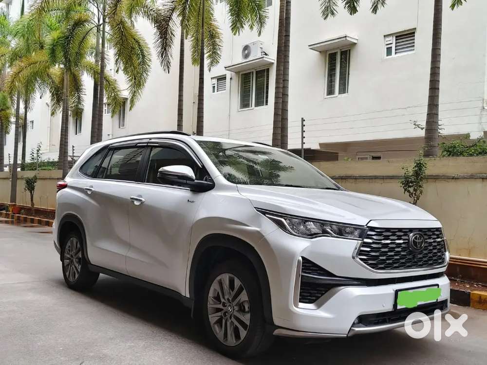 Toyota Innova Hycross 2.0 2025