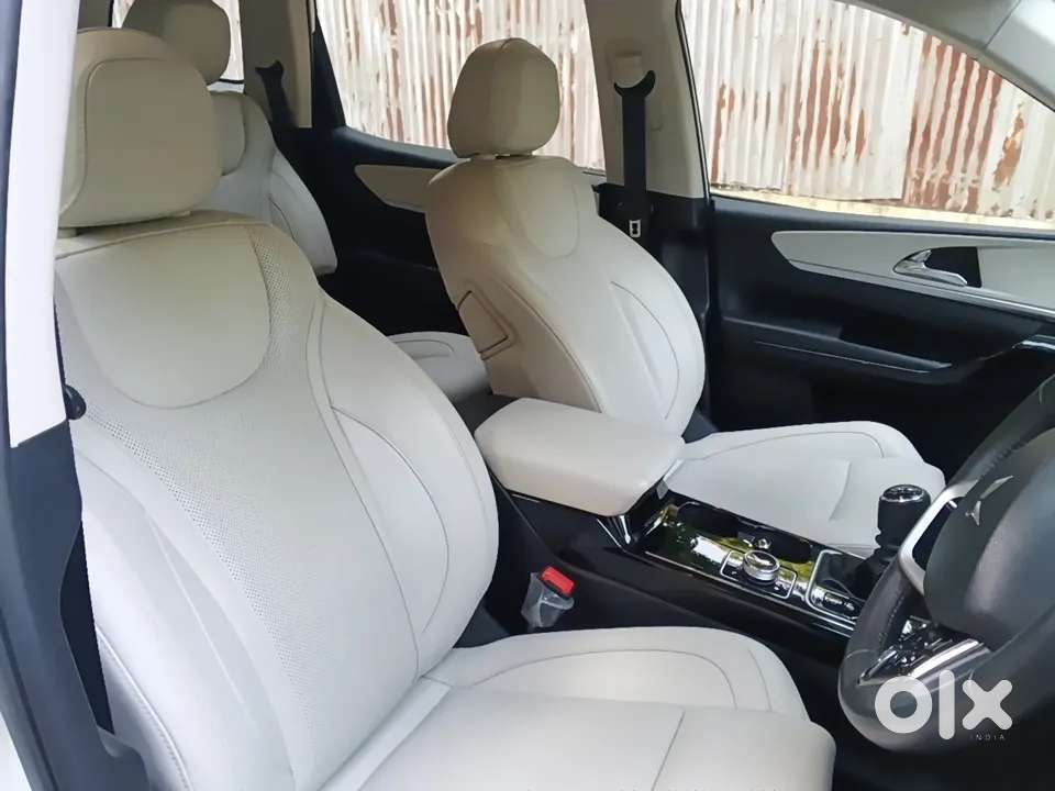 Mahindra Xuv700 2.2 Ax 7 Diesel Mt Luxury Pack Str, 2025, Diesel