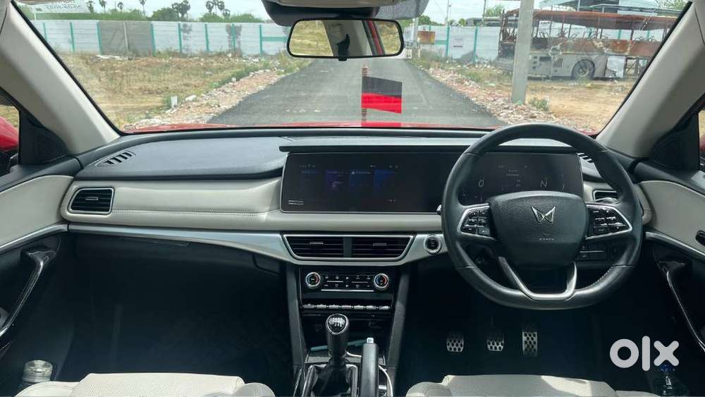 Mahindra Xuv700, 2022, Petrol