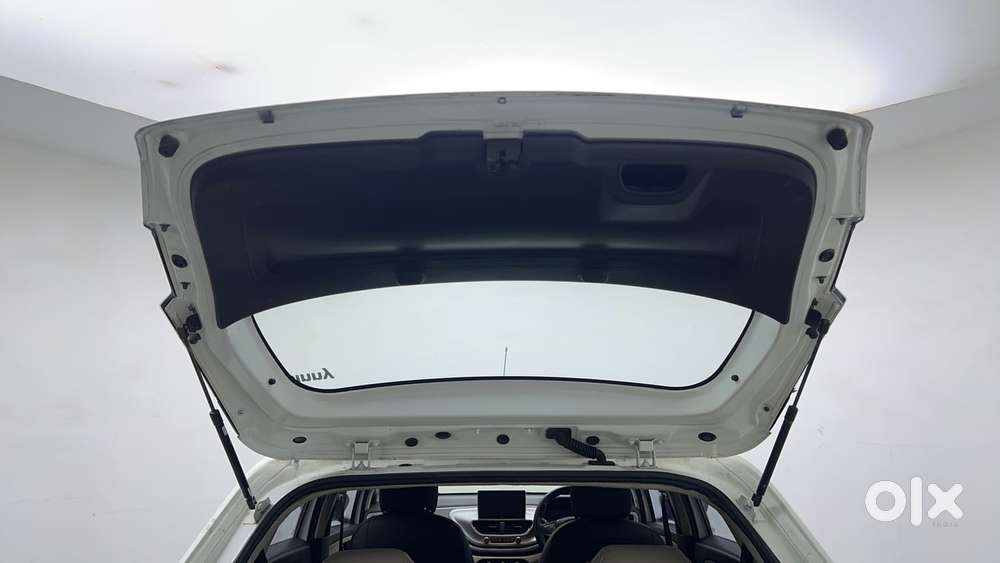 Tata Altroz 1.2 Xe, 2021, Petrol