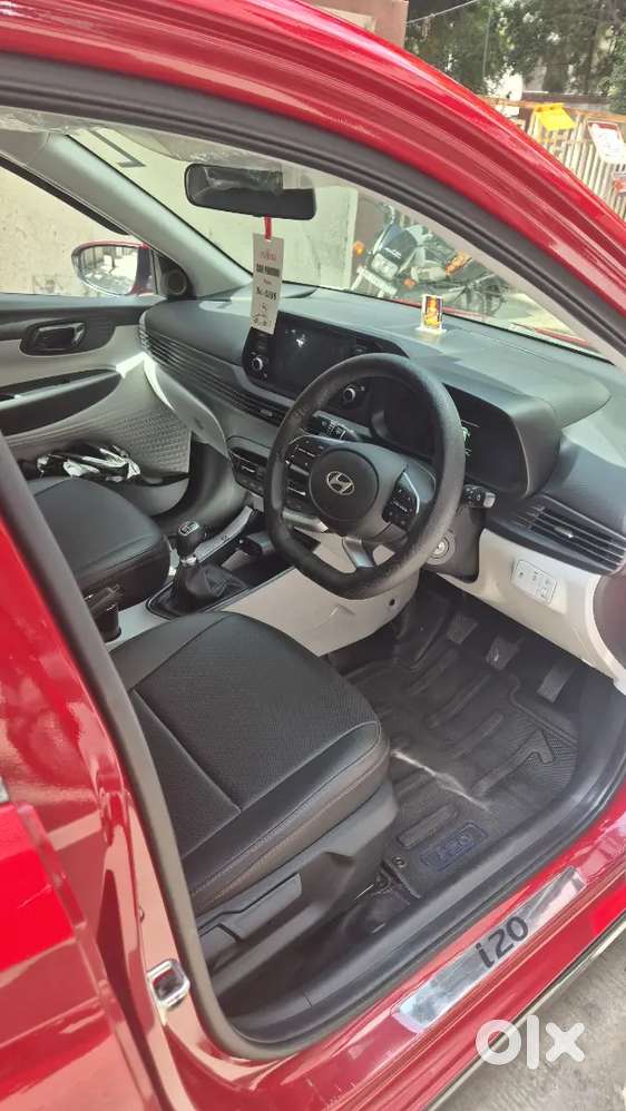 Like-new Hyundai I20 Sportz Manual  5.8k Km  ₹1.8l Premium Upgrades