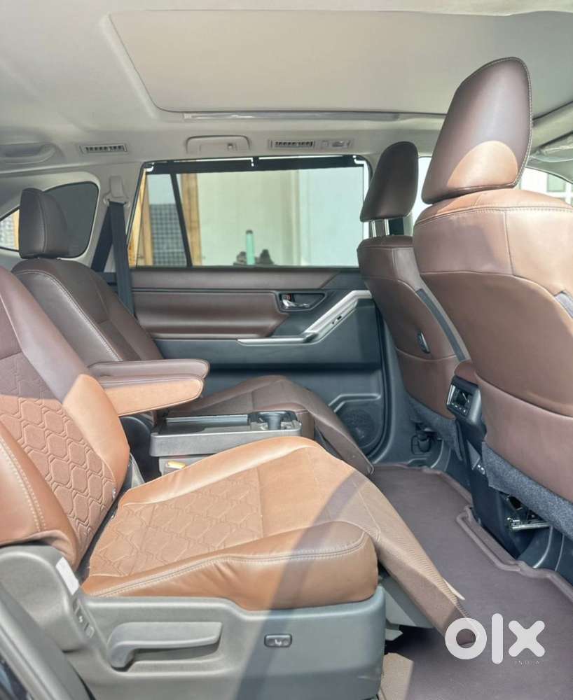 Toyota Innova Hycross