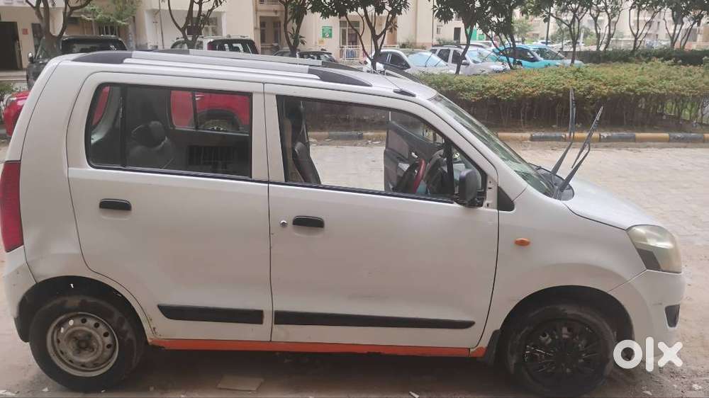 Well-maintained Maruti Wagon R Lxi Cng (2014)  Perfect Family & City