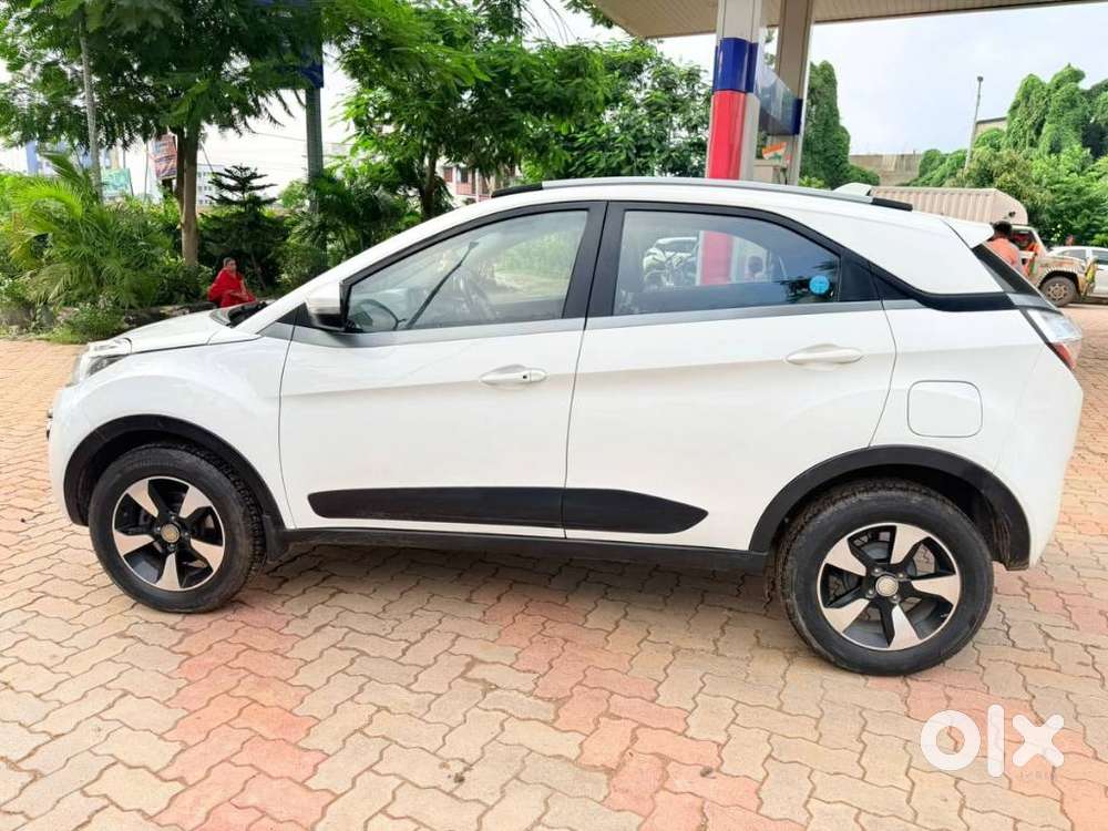 Tata Nexon 1.2 Revotron Xza Plus, 2017, Petrol