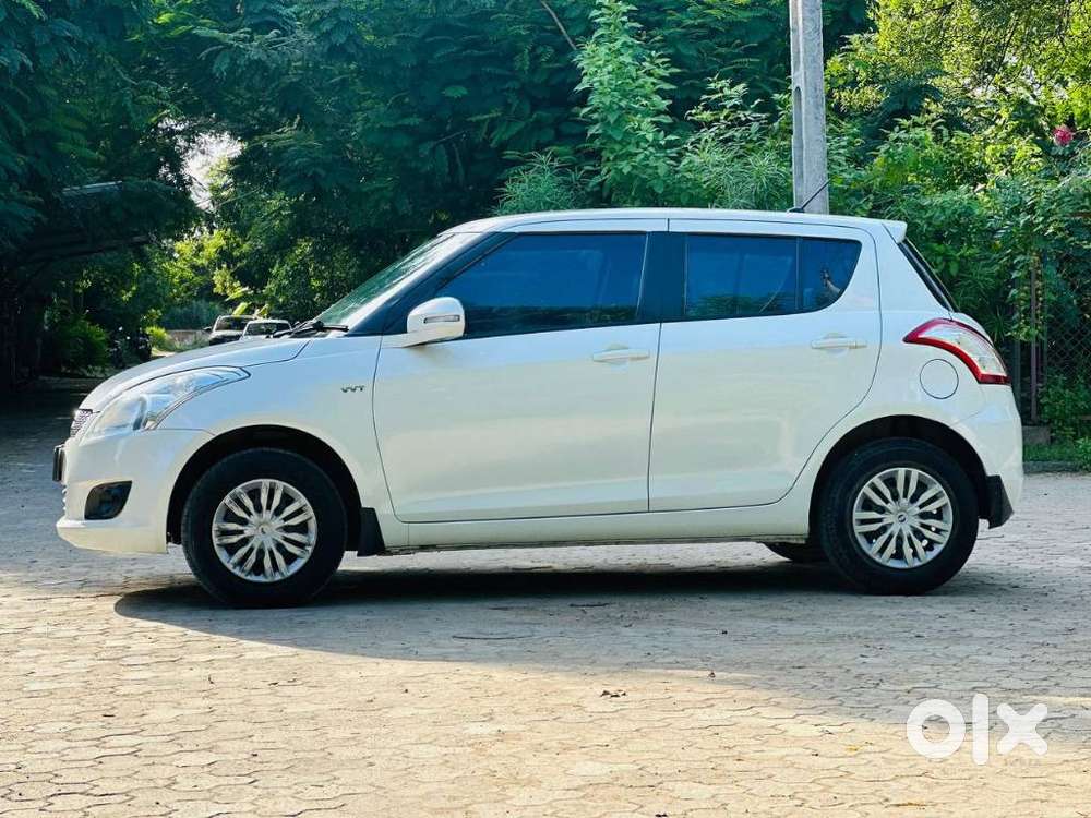 Maruti Suzuki Swift Vxi + Manual, 2012, Petrol
