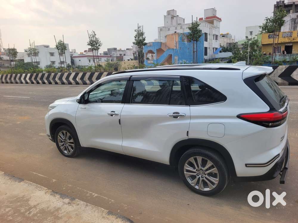 Toyota Innova Hycross 2.0 Zx (o) Hybrid 7 Str, 2023, Cng & Hybrids