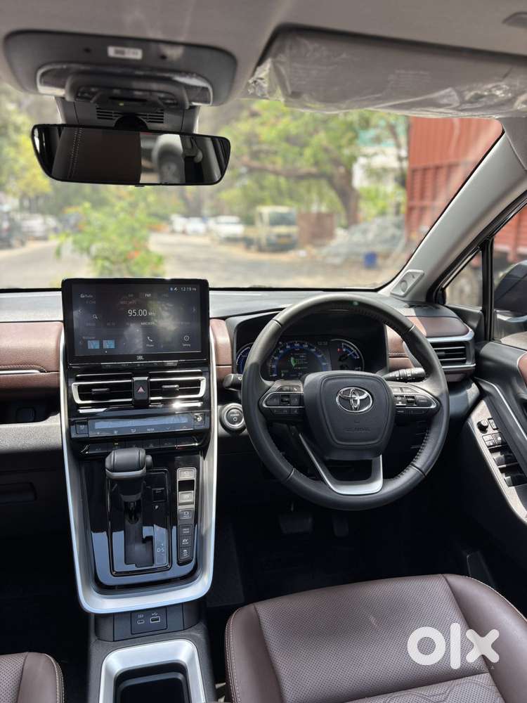 Toyota Innova Hycross 2.0 Zx (o) Hybrid 7 Str, 2025, Petrol