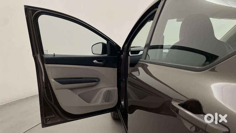 Renault Triber Rxz, 2022, Petrol