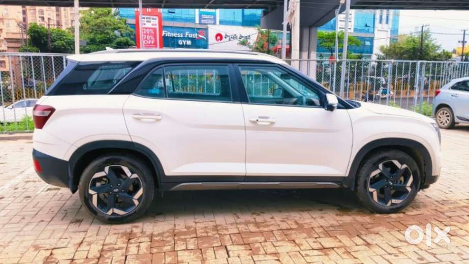 Hyundai Alcazar Platinum 7 Str 1.5 Turbo Petrol Adventure, 2024, Pet..
