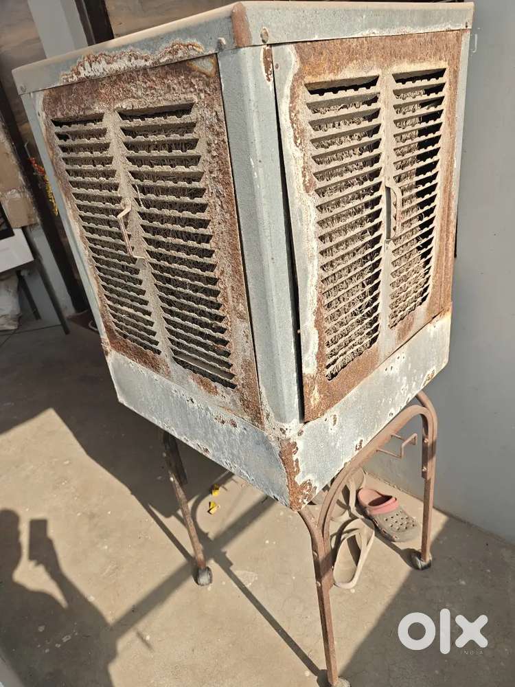 Cooler 2 year used at 2500