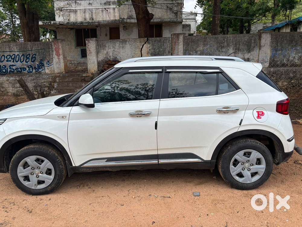 Hyundai Venue Petrol Manual 2022 Year