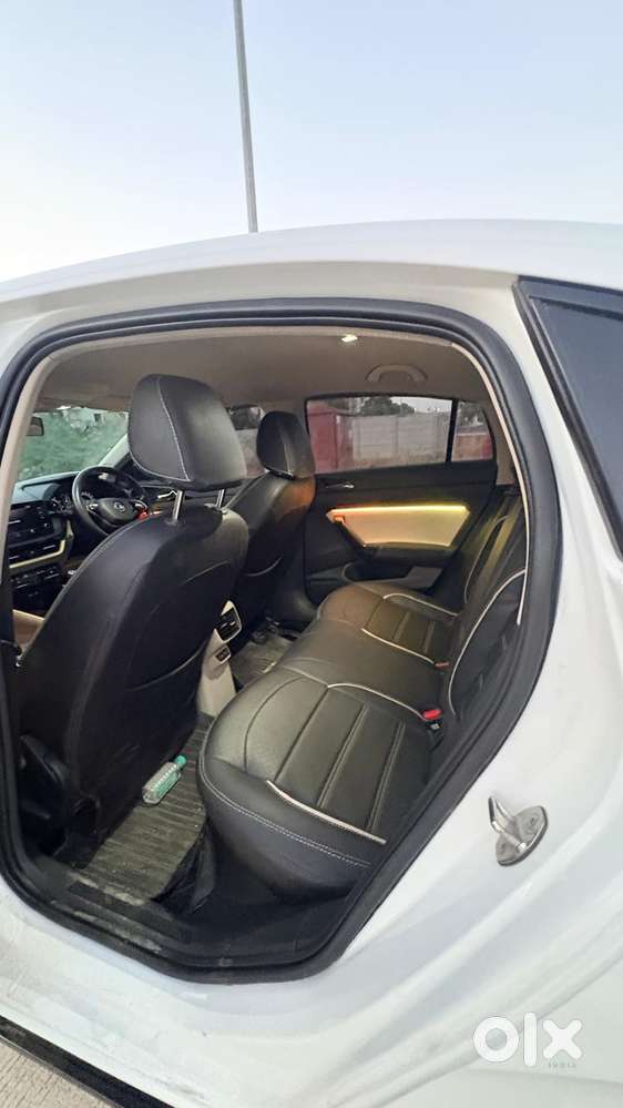 Skoda Slavia 1.0 Ambition Tsi, 2022, Petrol