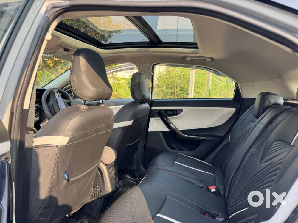 Tata Nexon Creative Plus 1.2 Revotron Petrol 6 Mt, 2025, Petrol