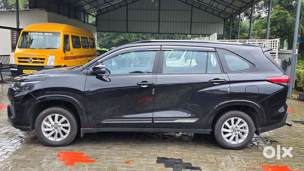 Toyota Innova Hycross 2.0 Gx 7 Str, 2025, Petrol