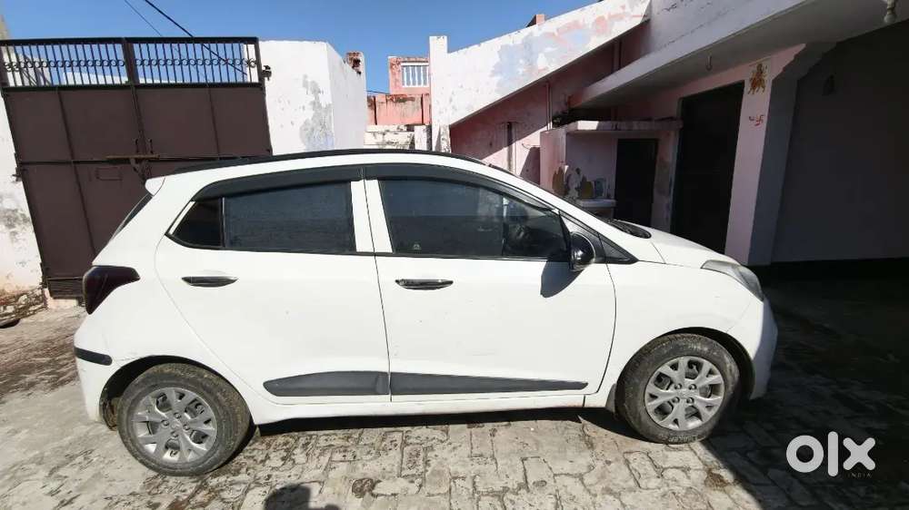 Grand I10 Sportz Petrol. December 2013 Model