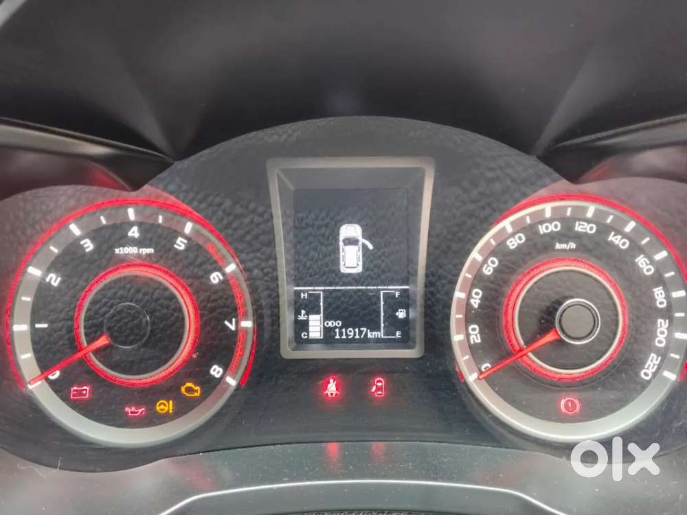 Mahindra Xuv300 W8, 2022, Petrol