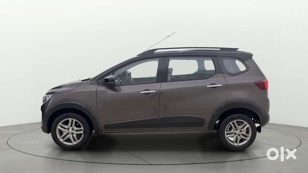 Renault Triber Rxz, 2023, Petrol