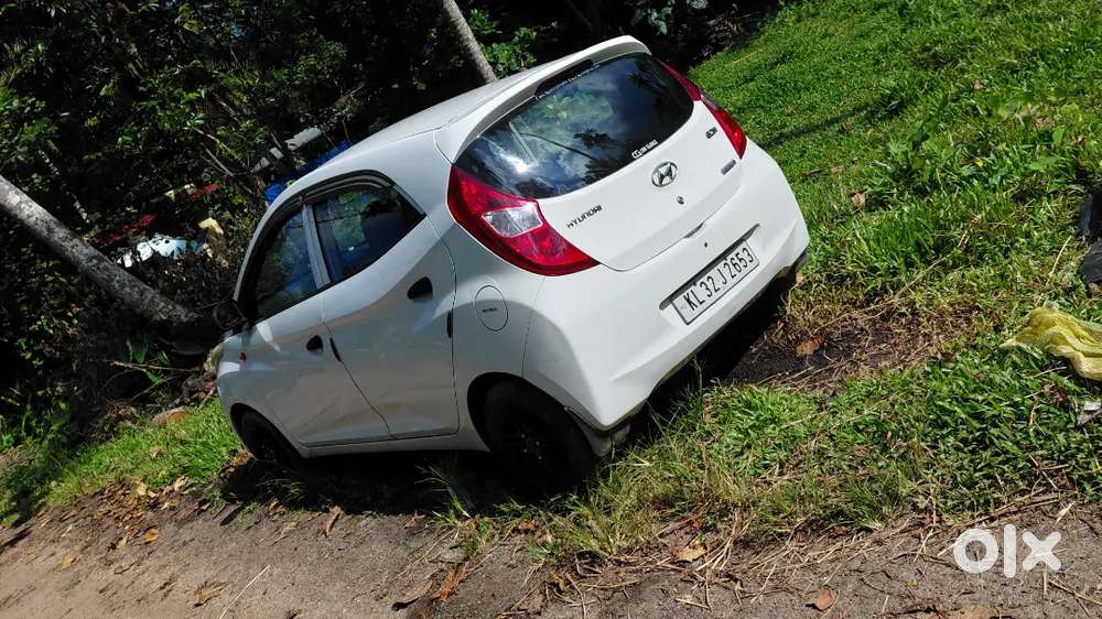 Eon Era Plus, Rs165000