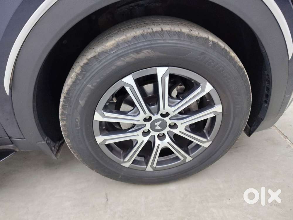 Mahindra Xuv700 2.0 Ax 7 Petrol At Str, 2023, Petrol