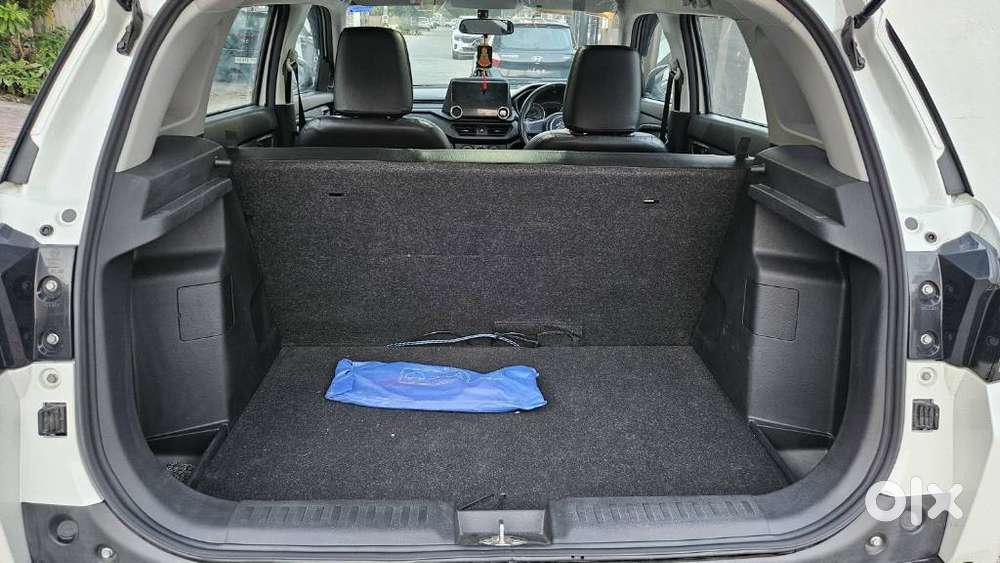 Maruti Suzuki Brezza 1.5 Lxi Smart Hybrid, 2024, Petrol