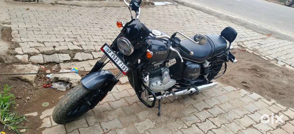 Yezdi 350 Bike