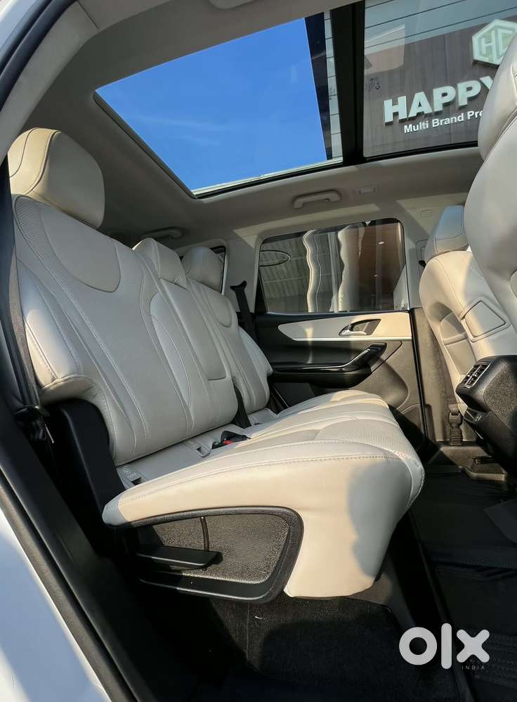 Mahindra Xuv700 2.2 Ax 7 Diesel At Luxury Pack Str, 2025, Diesel