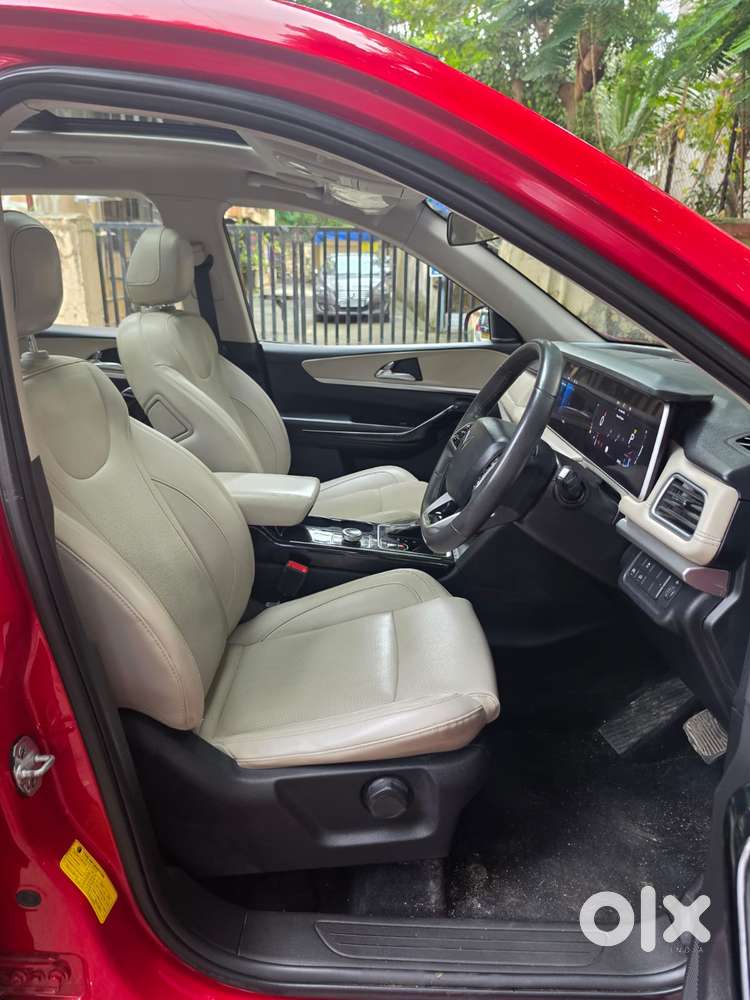 Mahindra Xuv700 2.0 Ax 7 Petrol At Luxury Pack Str, 2023, Petrol