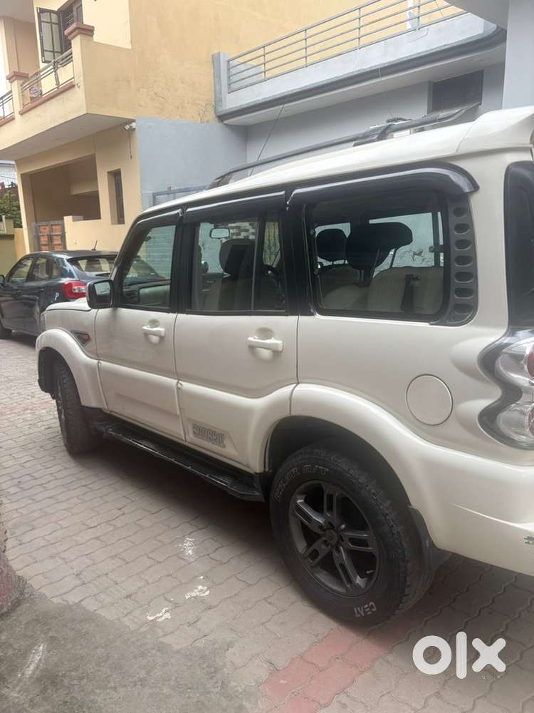 Mahindra Scorpio S6 Plus Diesel 2015