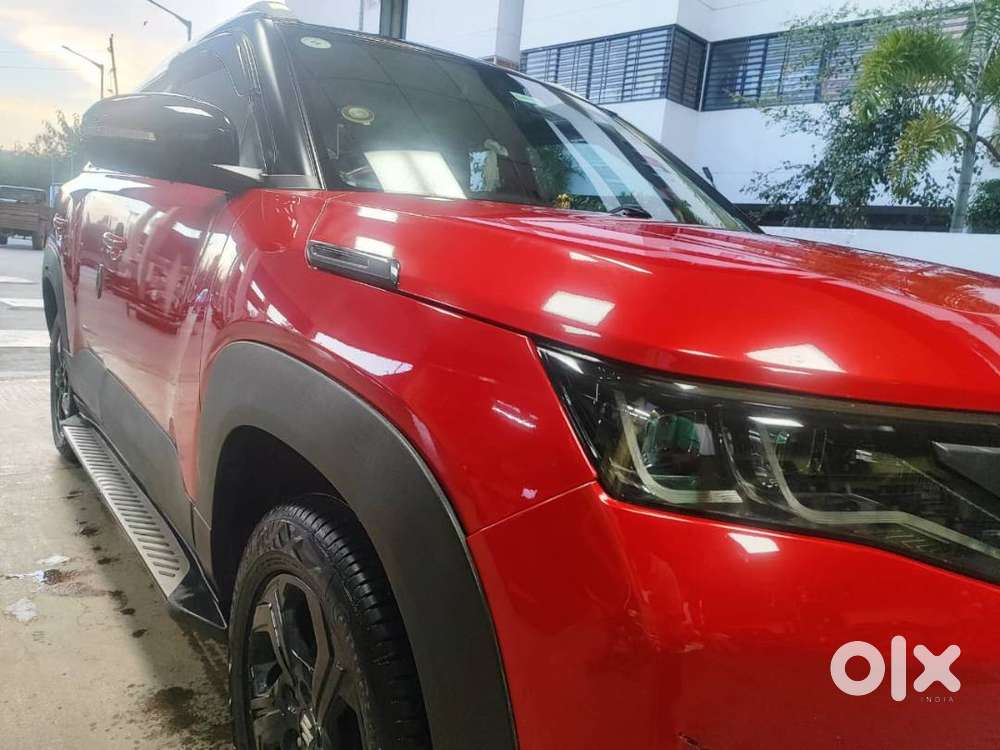 2023 Maruti Brezza 1.5 Zxi Dual Tone (red And Black)