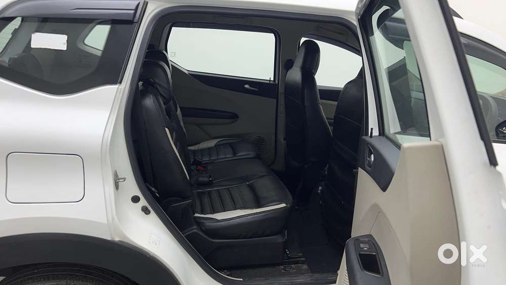 Renault Triber Rxz, 2023, Petrol