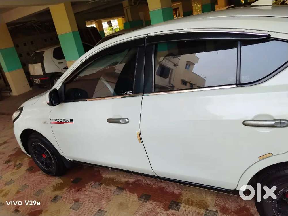 Nissan Sunny 2015