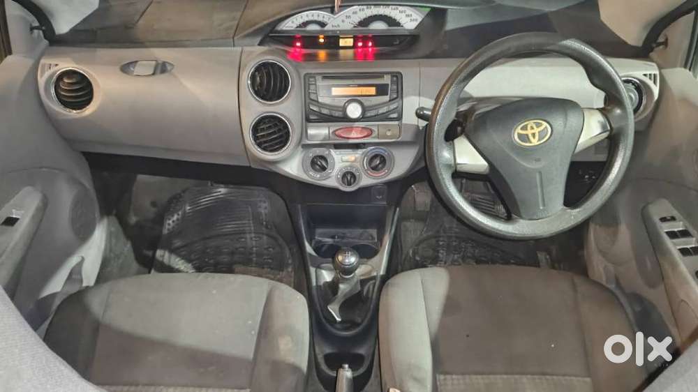 Toyota Etios V, 2011, Petrol