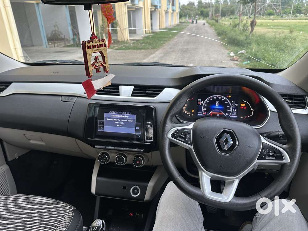 Renault Triber Rxz, 2025, Petrol