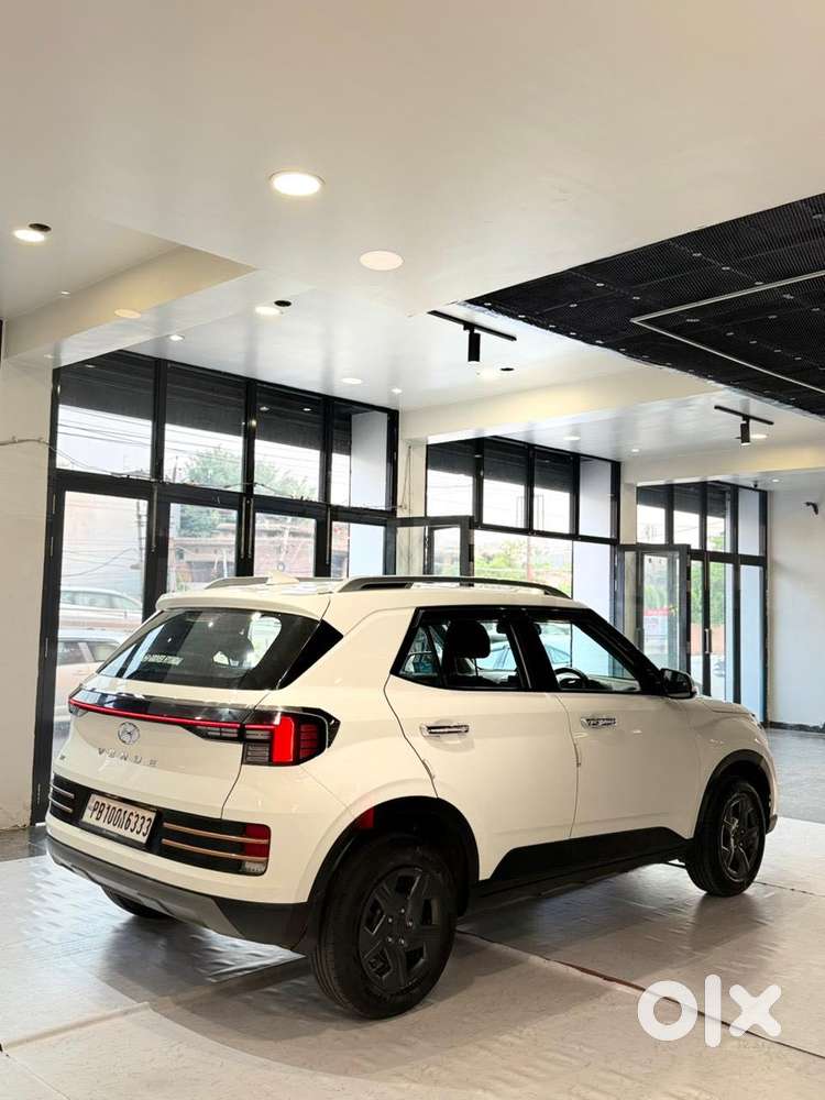 Hyundai Venue Sx Mt, 2023, Petrol