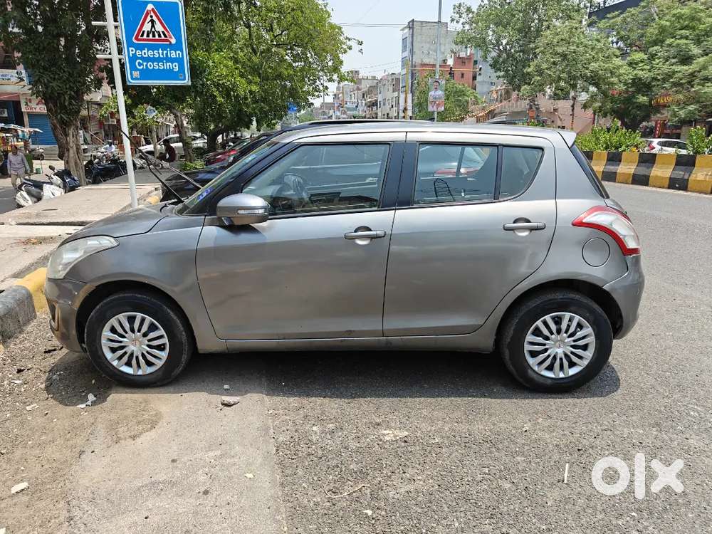 2016 Maruti Swift Vxi Petrol  1st Owner  Delhi  82,000 Km New Tyre