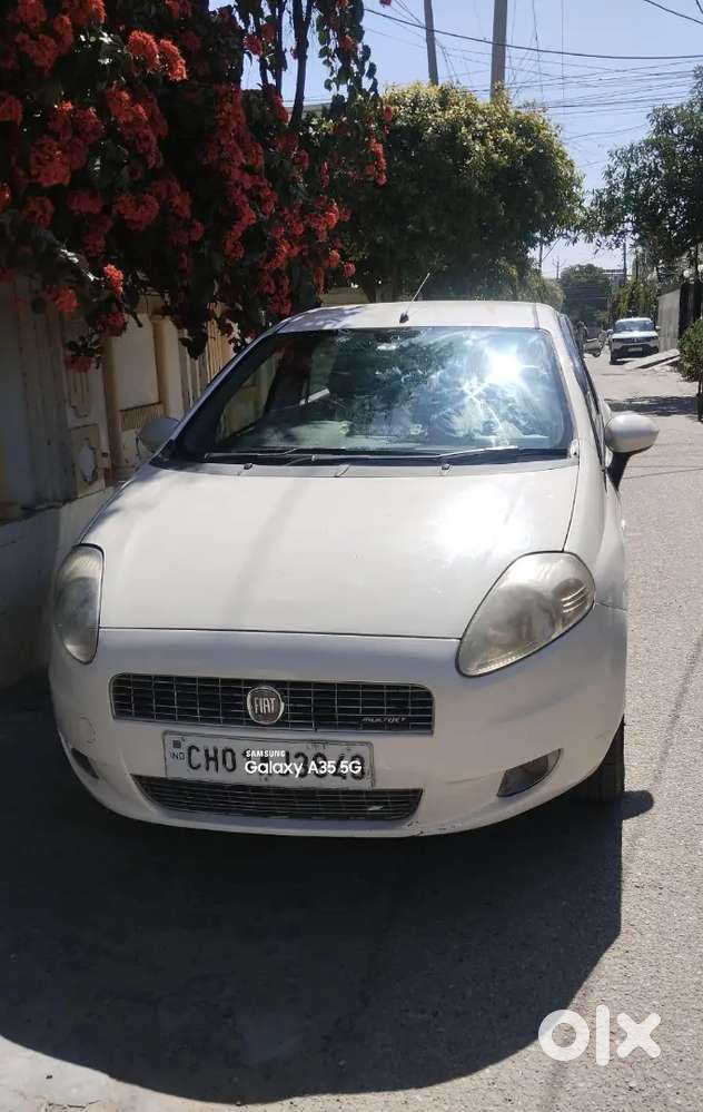 Fiat_punto_diesel_2011_chandigarh_number