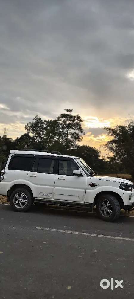 Mahindra Scorpio 2.2 S10 2015