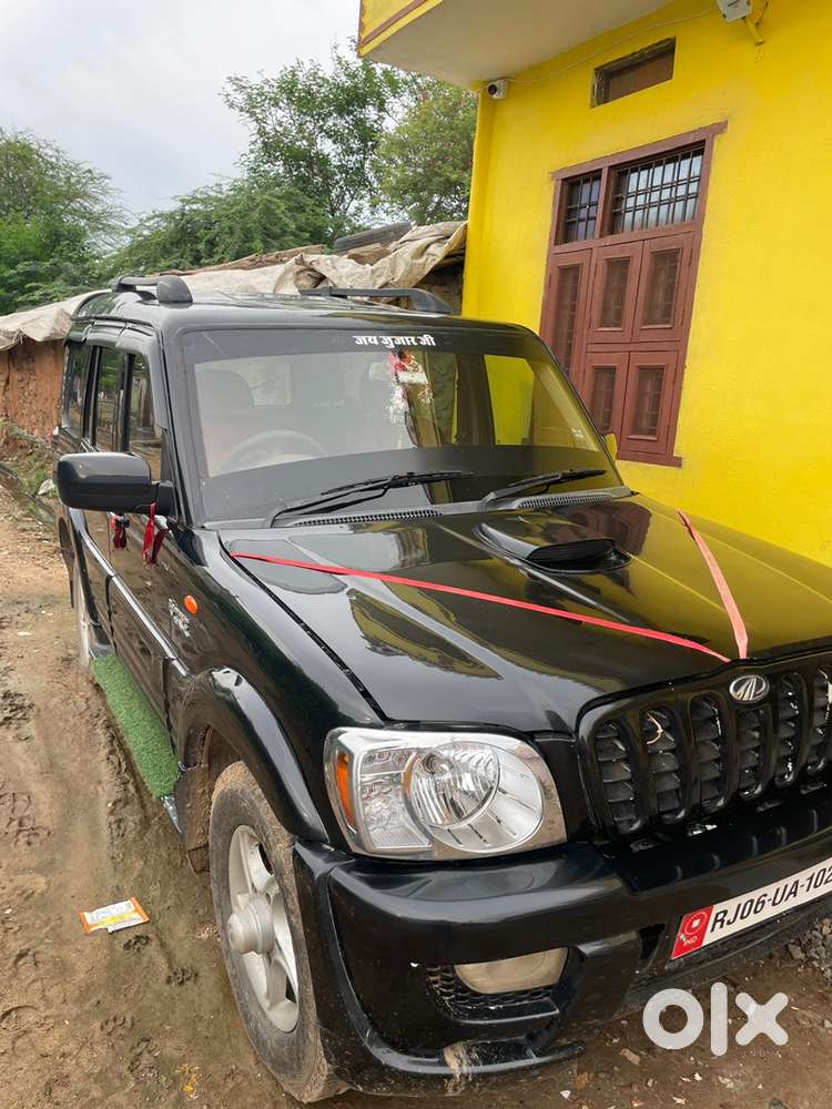 Mahindra Scorpio With New Colour New Tyres