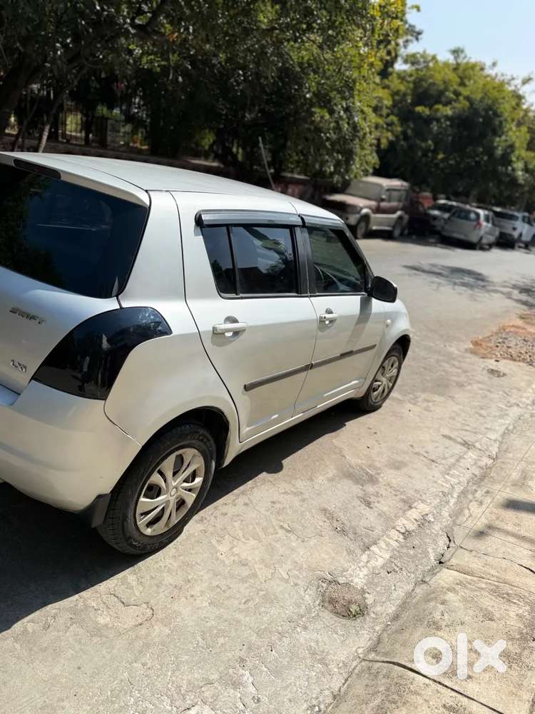 Maruti Suzuki Swift Lxi Bsiv, 2010, Petrol