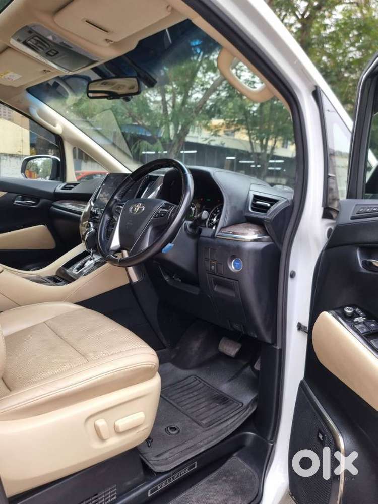 Toyota Vellfire 2.5 Hybrid, 2022, Petrol