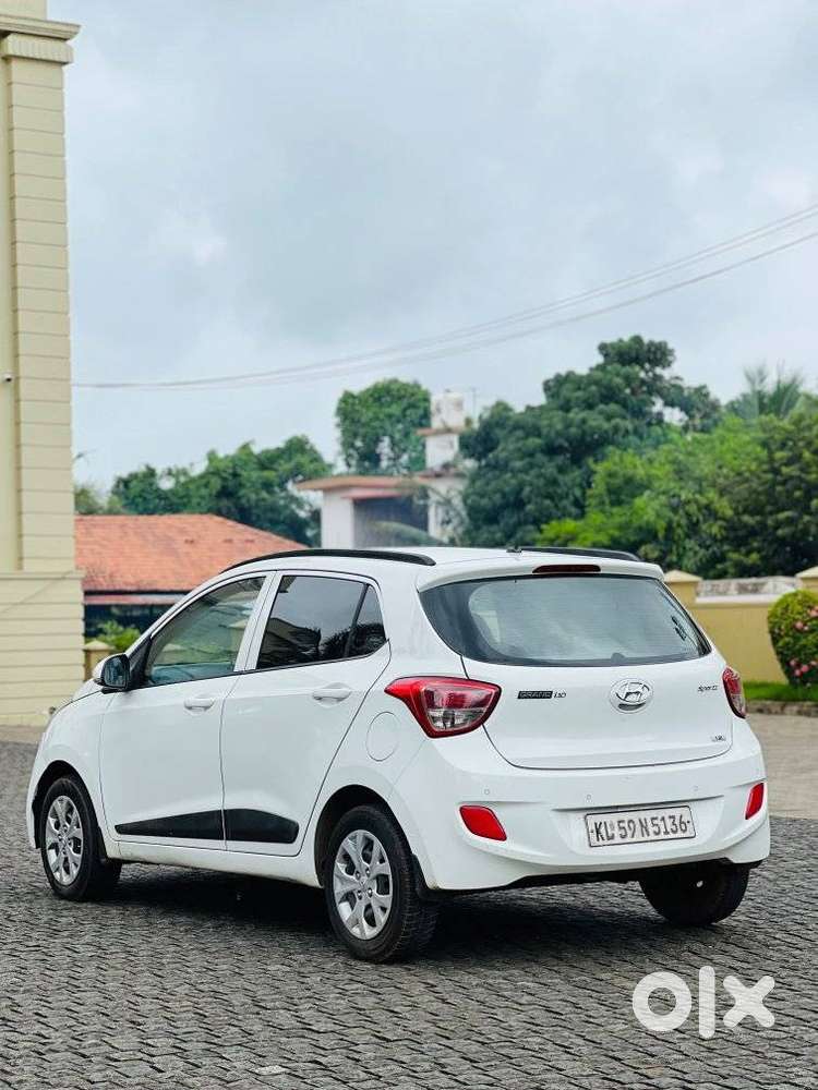 Hyundai Grand I10 Sportz, 2016, Petrol