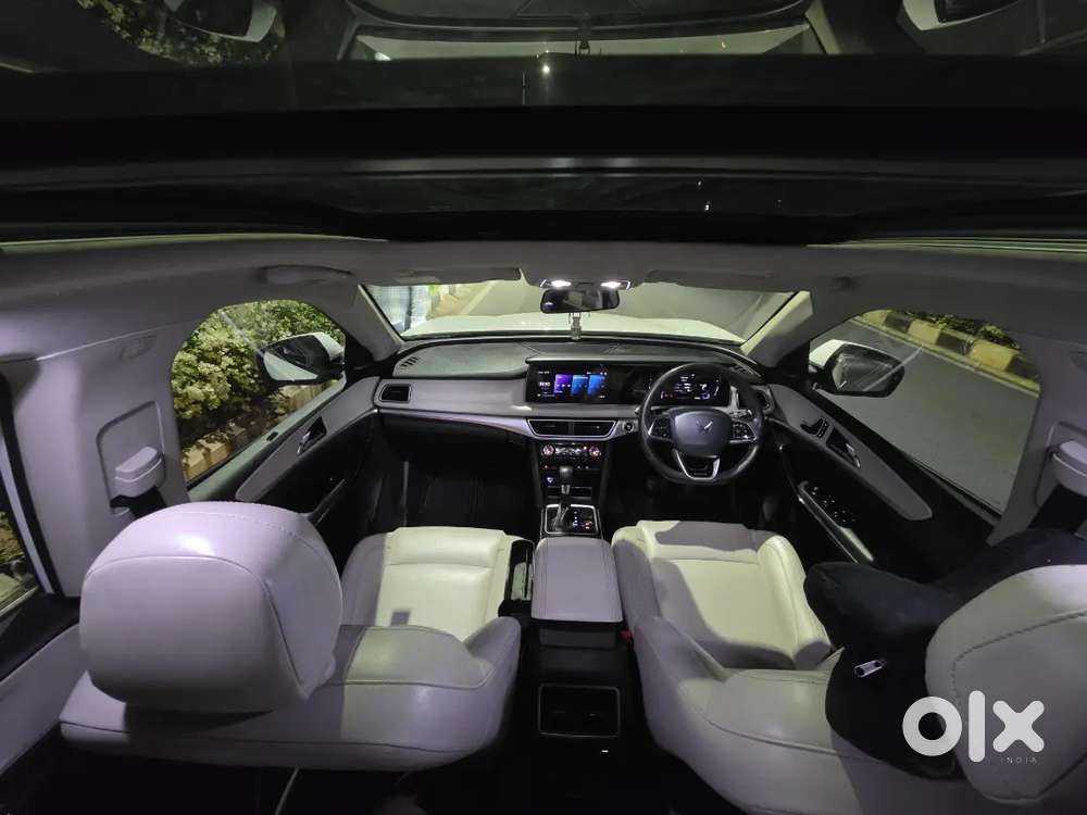 Xuv700 Ax7l Automatic. First Owner, Doctor Driven. Petrol - Like New.