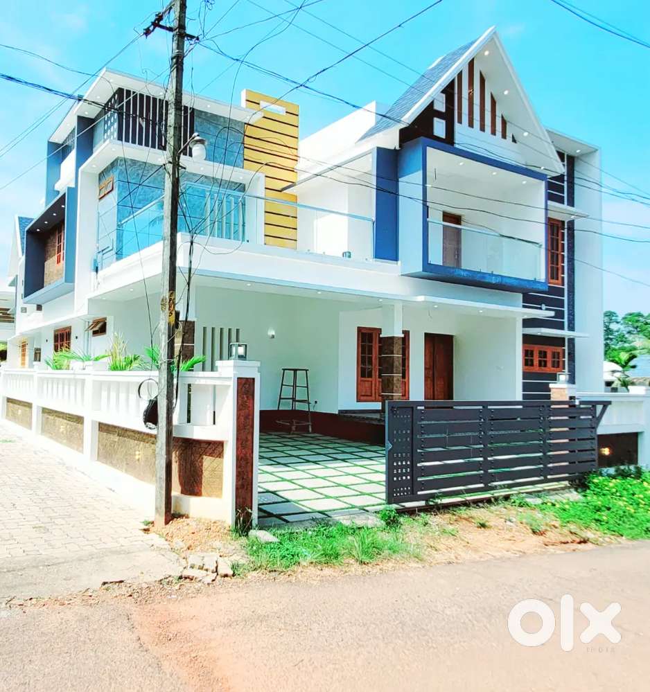 5.4 cent 2400 sqft 4 bhk bus stop 100mtr tar road kakkanad pukattupady
