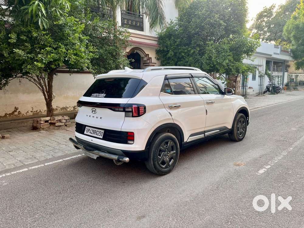 Hyundai Venue 1.2 S (o), 2024, Petrol