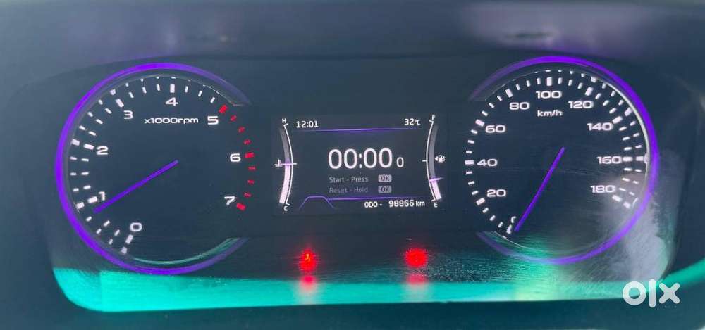 Mahindra Marazzo M8, 2019, Diesel