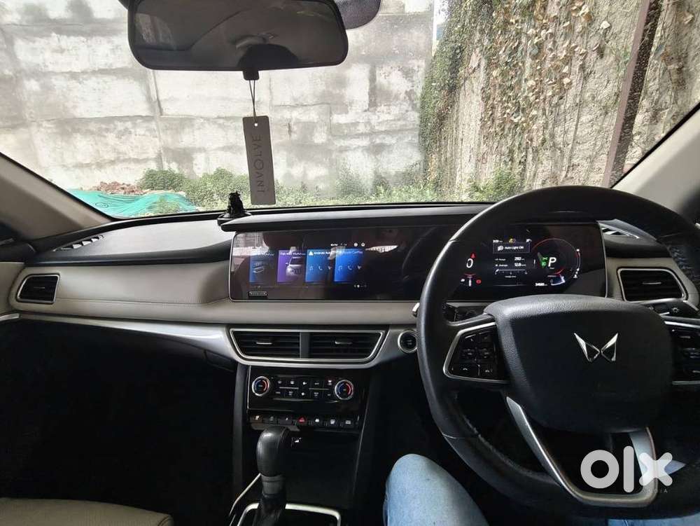 Mahindra Xuv700 2.2 Ax 7 Diesel At Luxury Pack Str Awd, 2022, Diesel